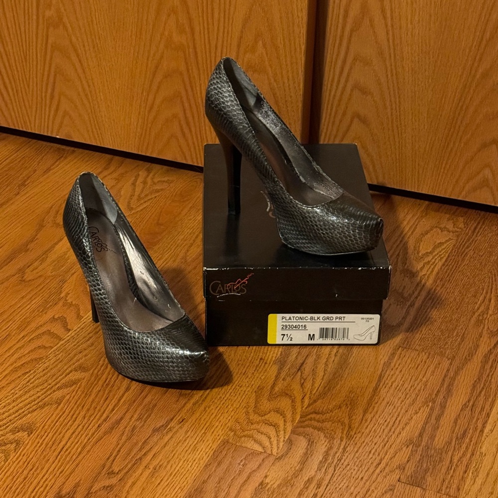 Carlos Santana gray print heels 7.5